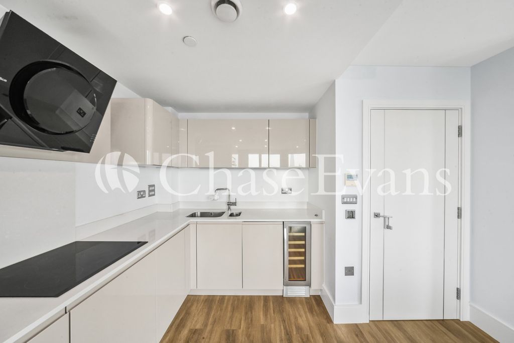 Property photo 2 of 13 Kitchen