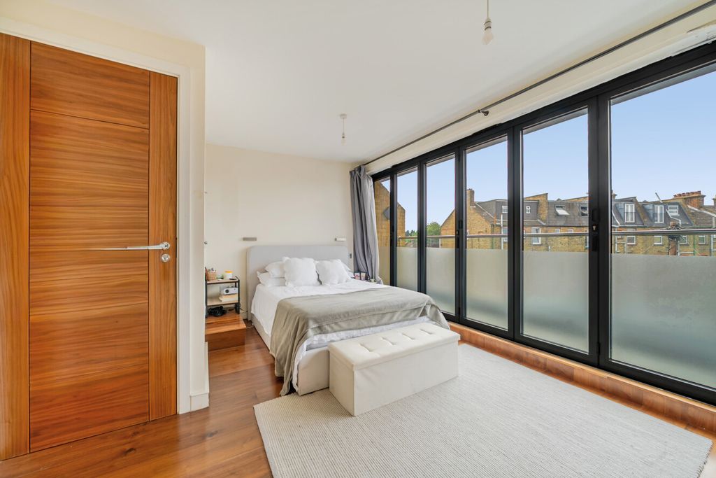 Property photo 3 of 18 1480208-5-6A32d62...