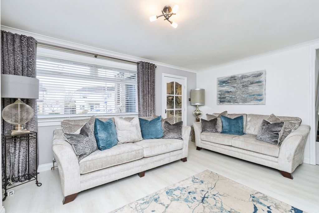 Property photo 2 of 23 Lounge