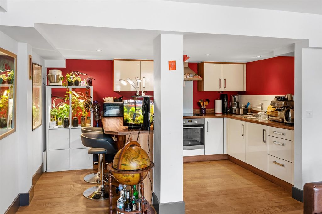 Property photo 3 of 12 15Benjamingoochway-003.Jpg