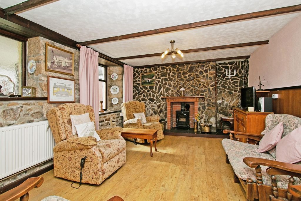 Property photo 3 of 22 Lounge