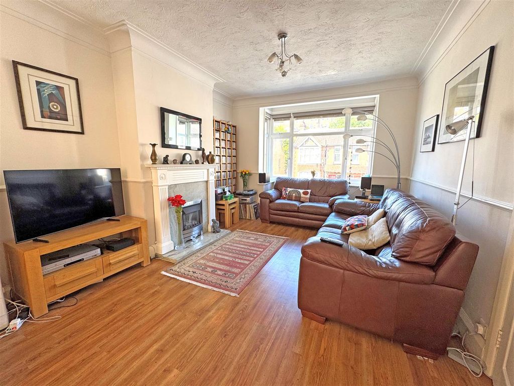 Property photo 3 of 20 13E.Jpg