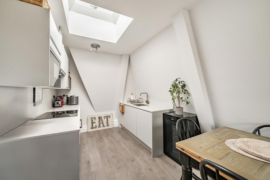 Property photo 3 of 10 Picture 3