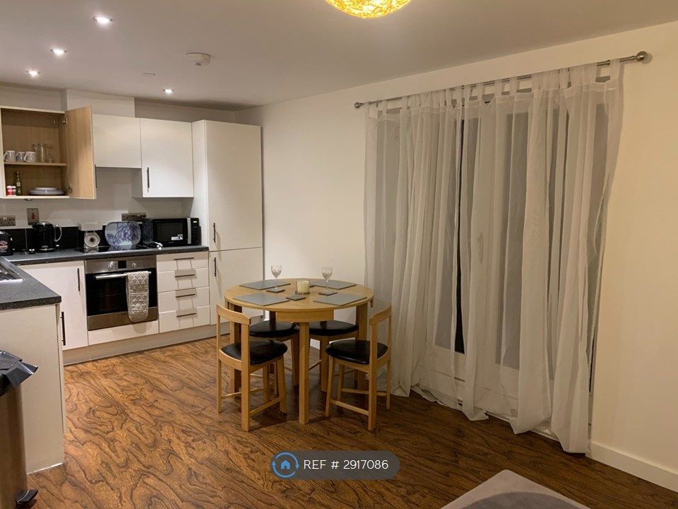 Property photo 3 of 10 Living/Kitchen