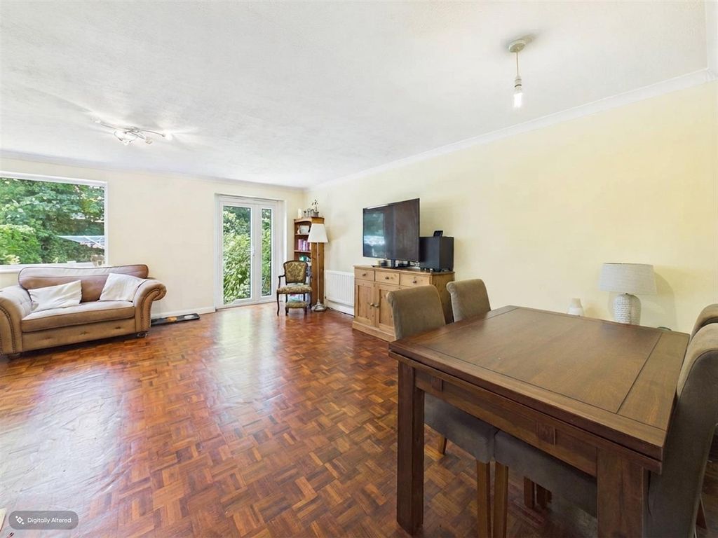 Property photo 3 of 8 Cam05510G0-Pr0256-Still006-001.Jpg