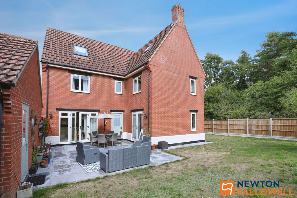 Property photo 3 of 34