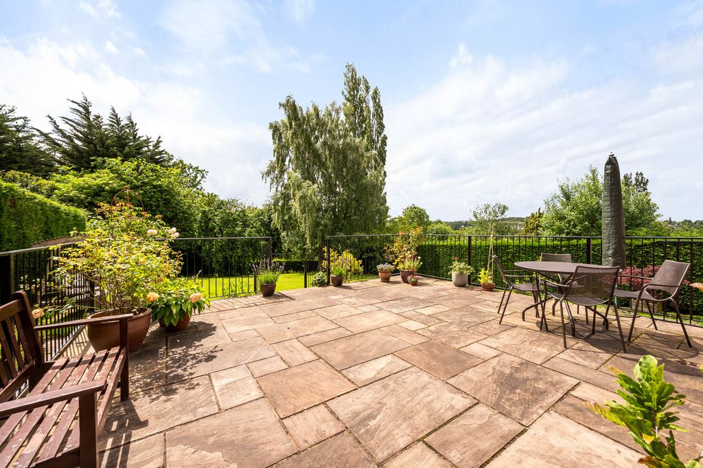 Property photo 2 of 39