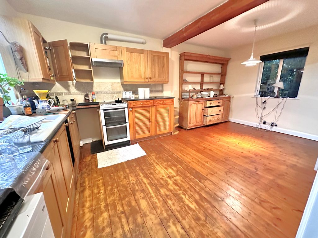 Property photo 3 of 18 Image