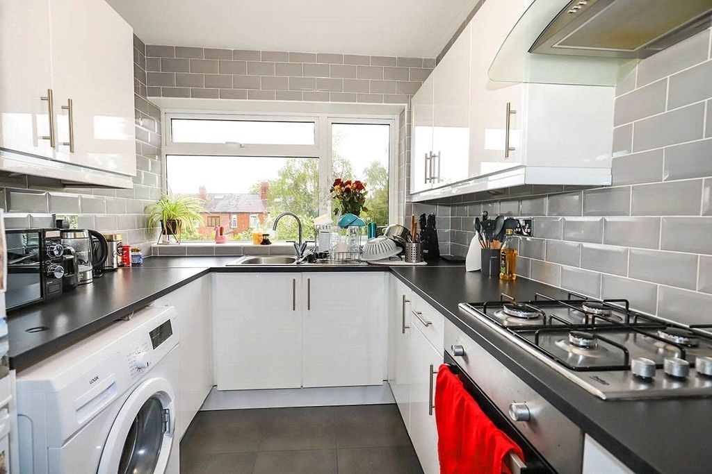 Property photo 2 of 6 Kitchen