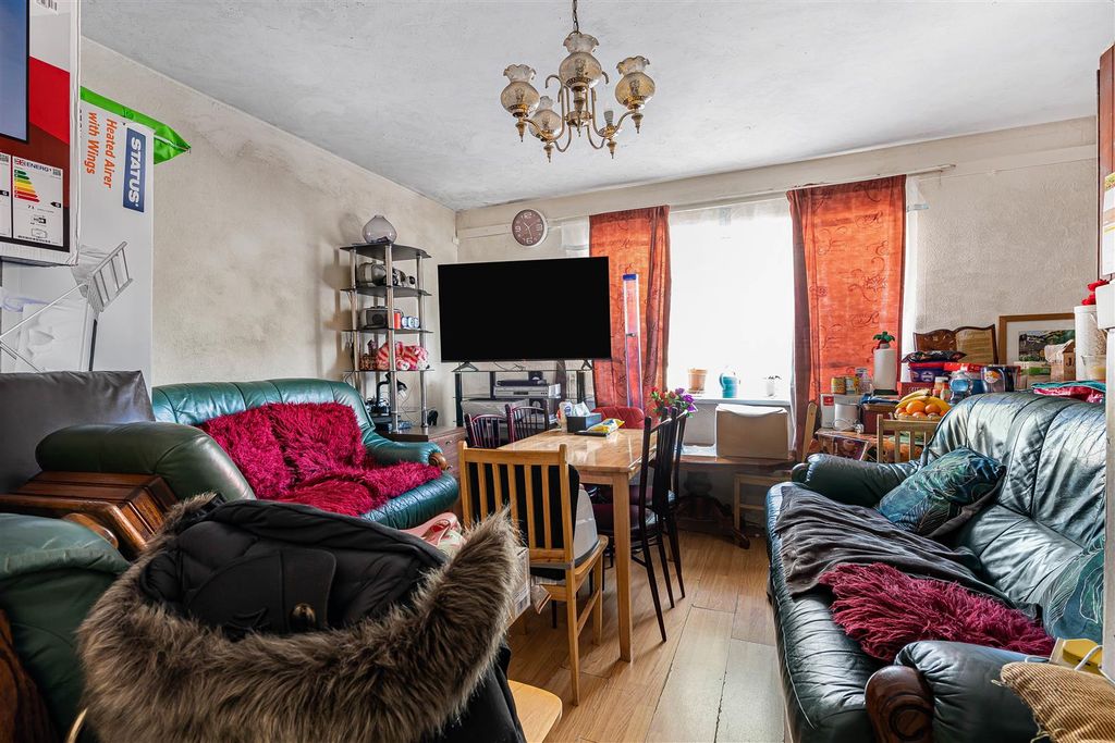 Property photo 2 of 8 9_74916.Jpg