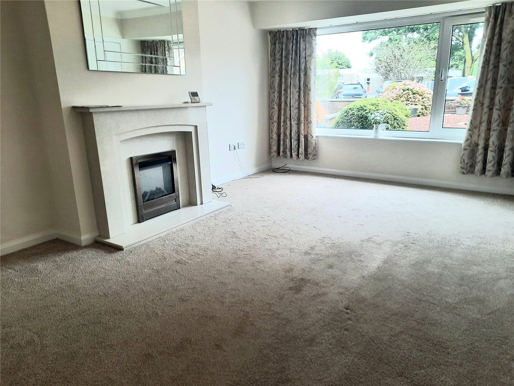 Property photo 2 of 17 Lounge