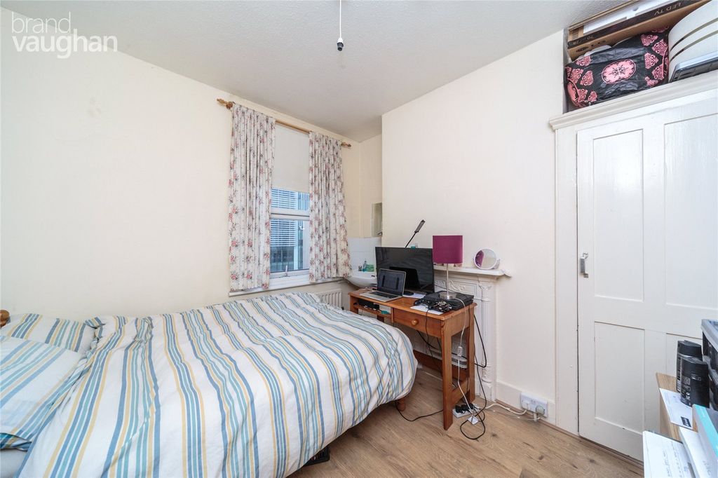 Property photo 3 of 6 Picture No. 15