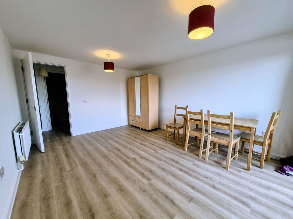 Property photo 3 of 8 Gallery