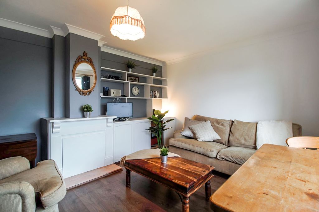 Property photo 2 of 16 Lr2