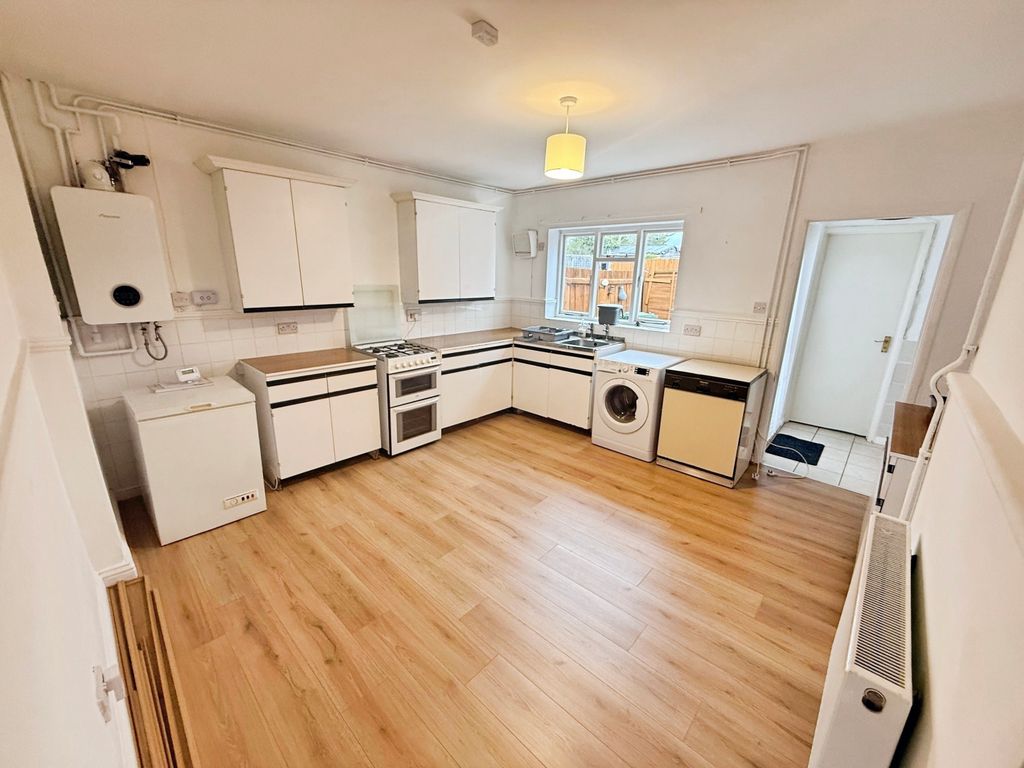 Property photo 3 of 12 Kitchen