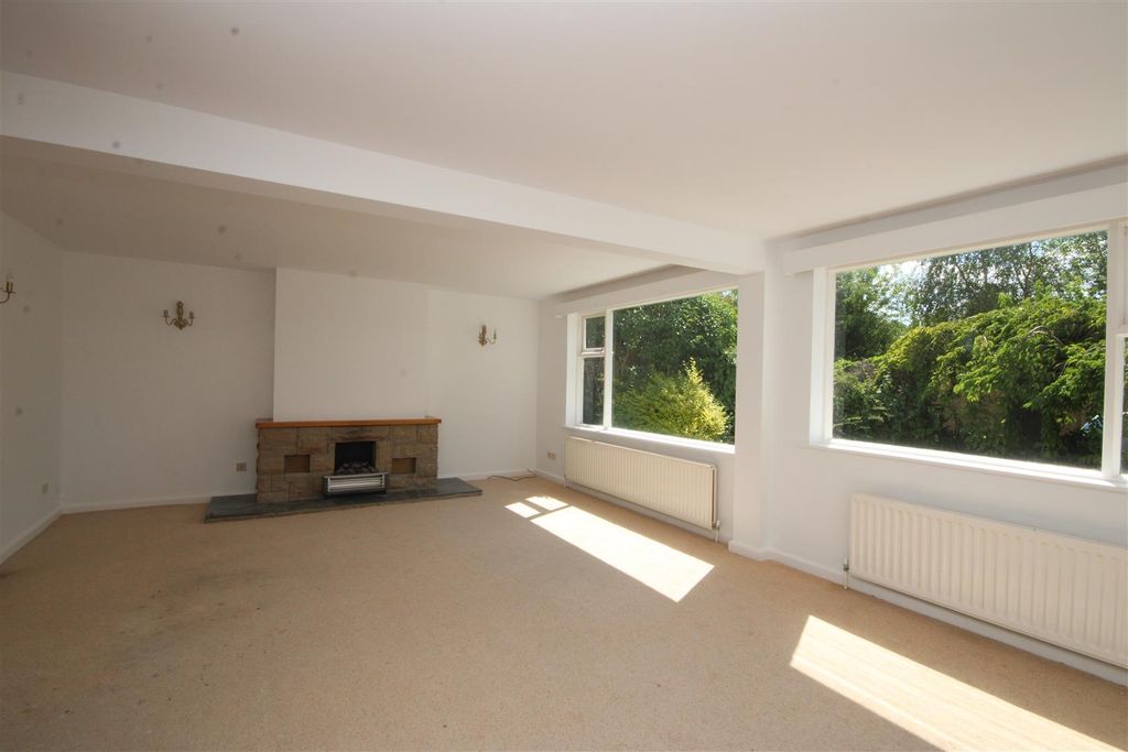 Property photo 2 of 14 Living/Dining Room