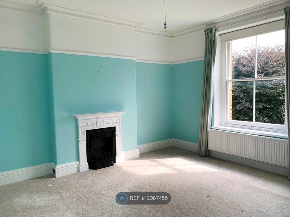 Property photo 3 of 16 Large Double Bedroom
