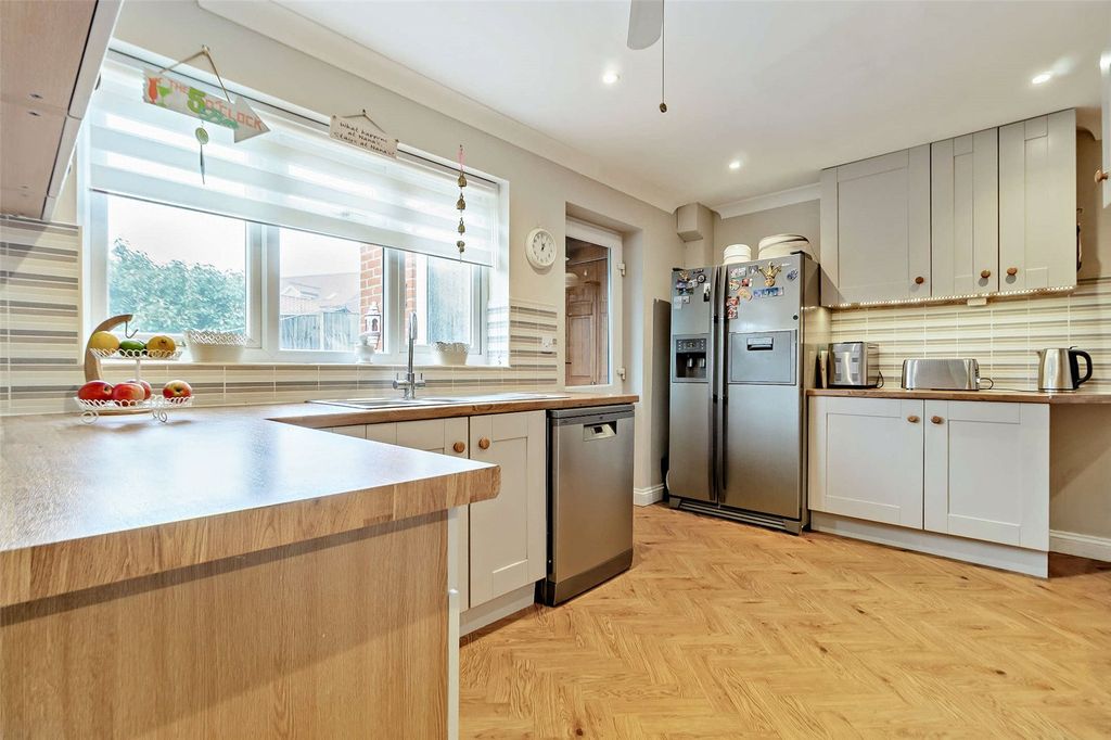 Property photo 3 of 28 Picture No. 30