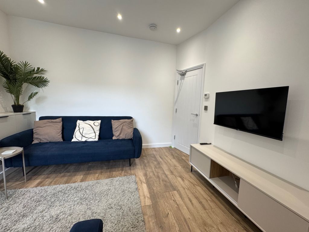 Property photo 2 of 11 24058056-A484-4F93-8Da5-9F06B0889F15