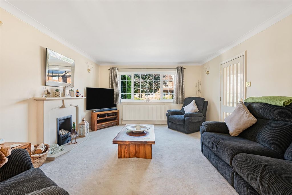 Property photo 3 of 22 Sitting Room