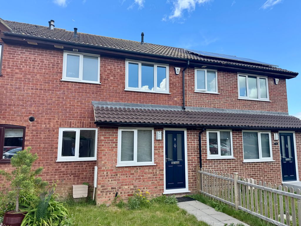 Property photo 1 of 5 9 Woodger Close - Front