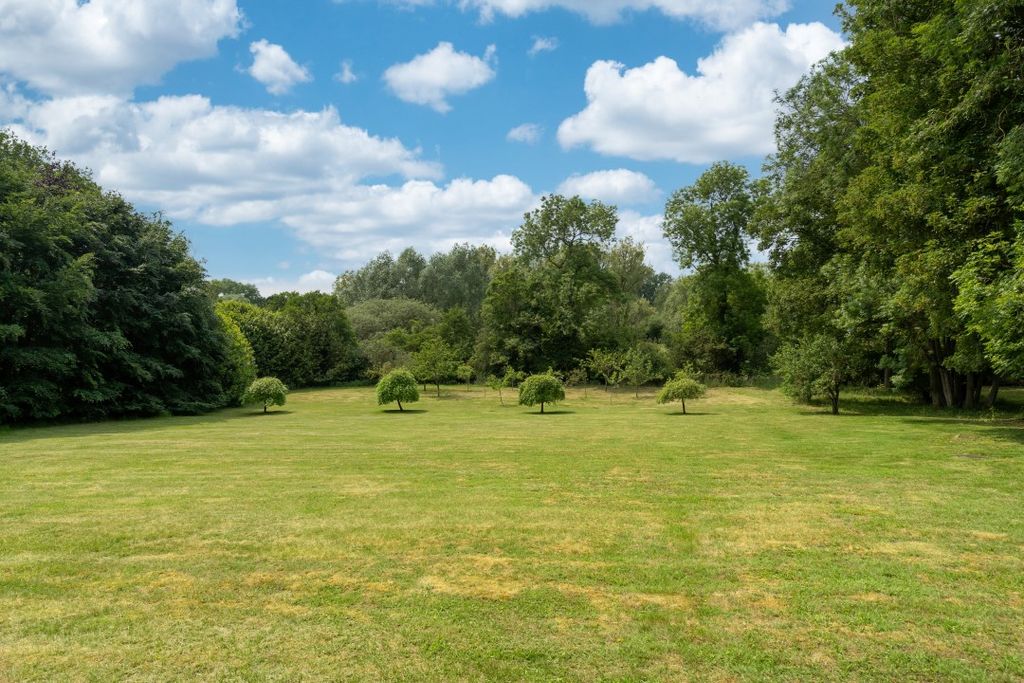 Property photo 2 of 52