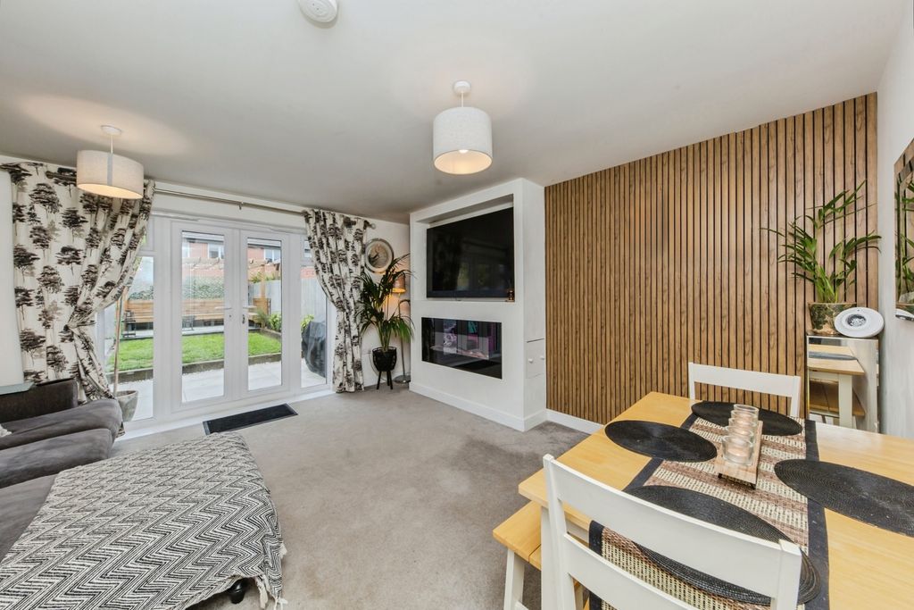 Property photo 2 of 17 Photo