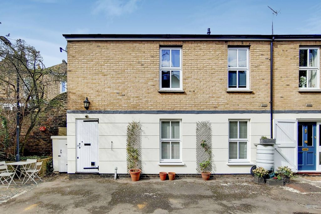 Property photo 2 of 13
