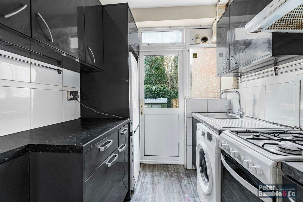 Property photo 2 of 23