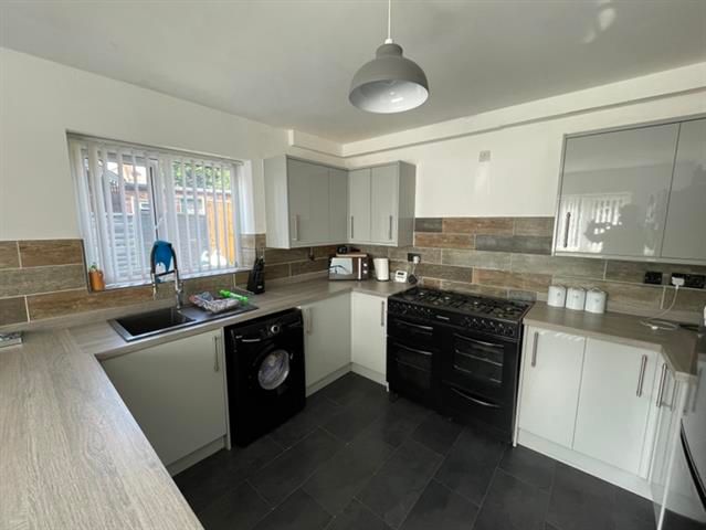 Property photo 3 of 9 Kitchen