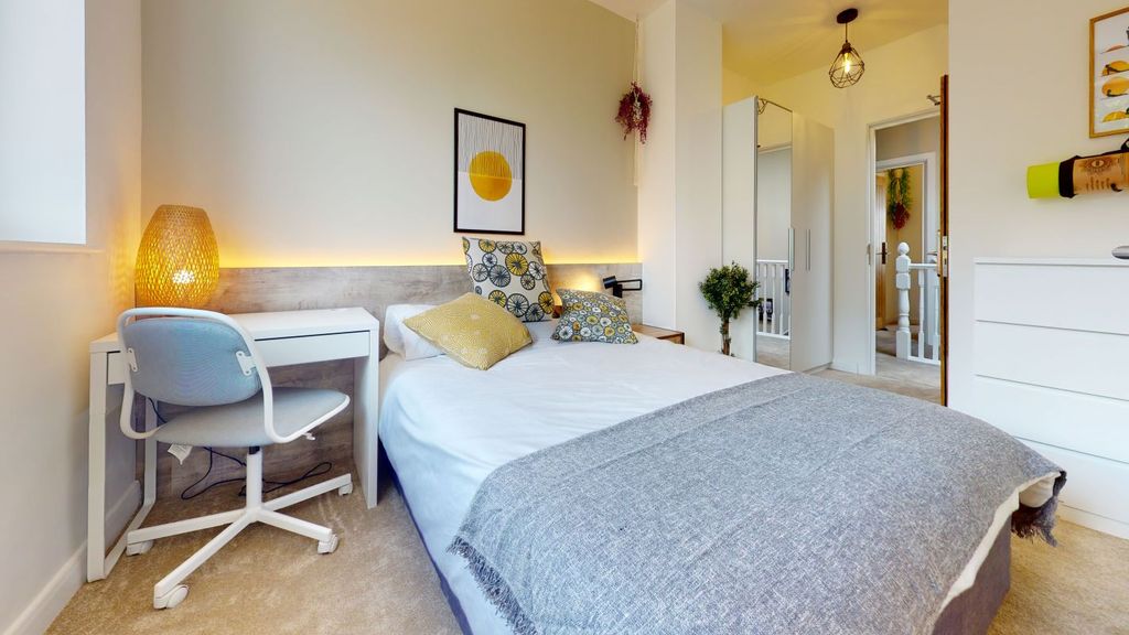 Property photo 3 of 31