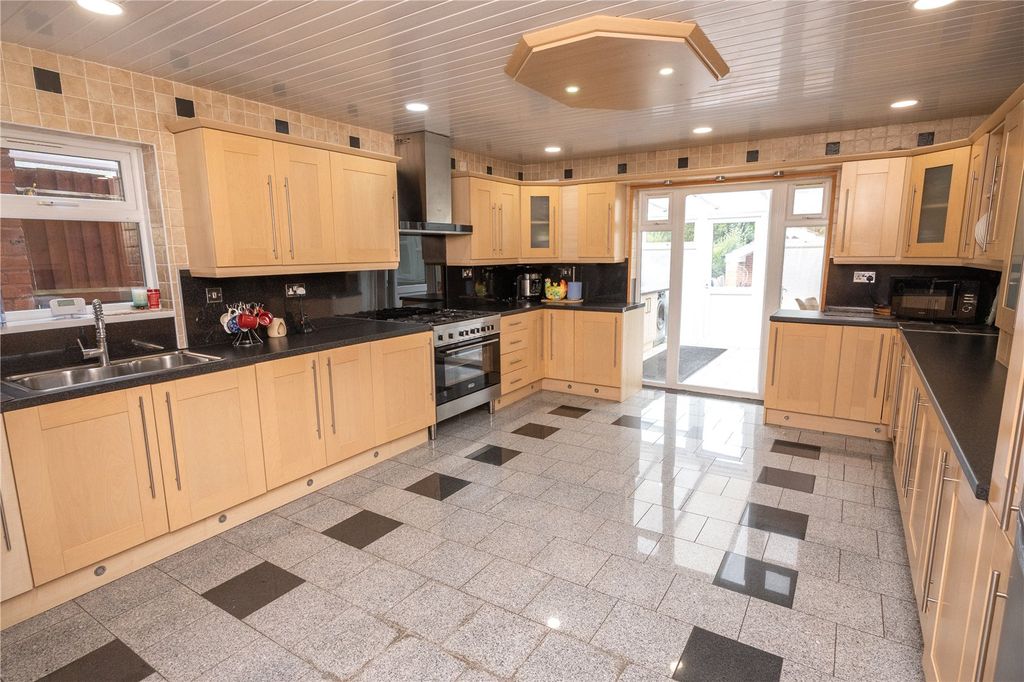 Property photo 3 of 27 Picture No. 28