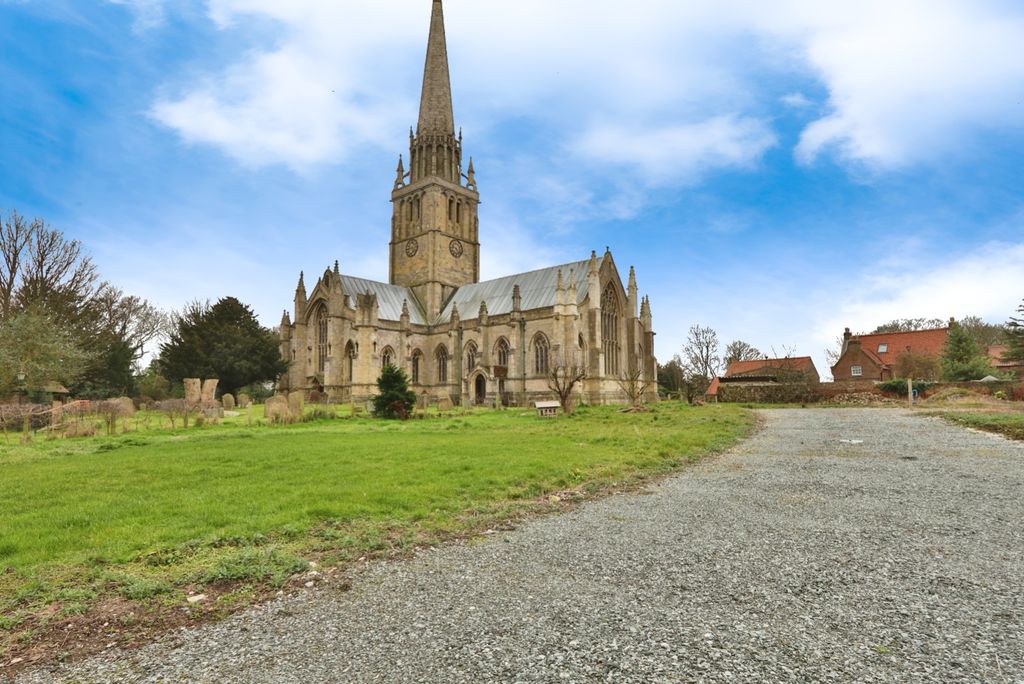Property photo 2 of 17 4012582