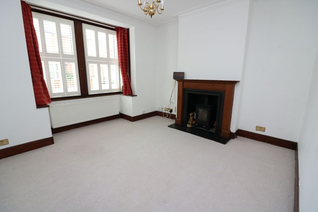 Property photo 3 of 24 Lounge