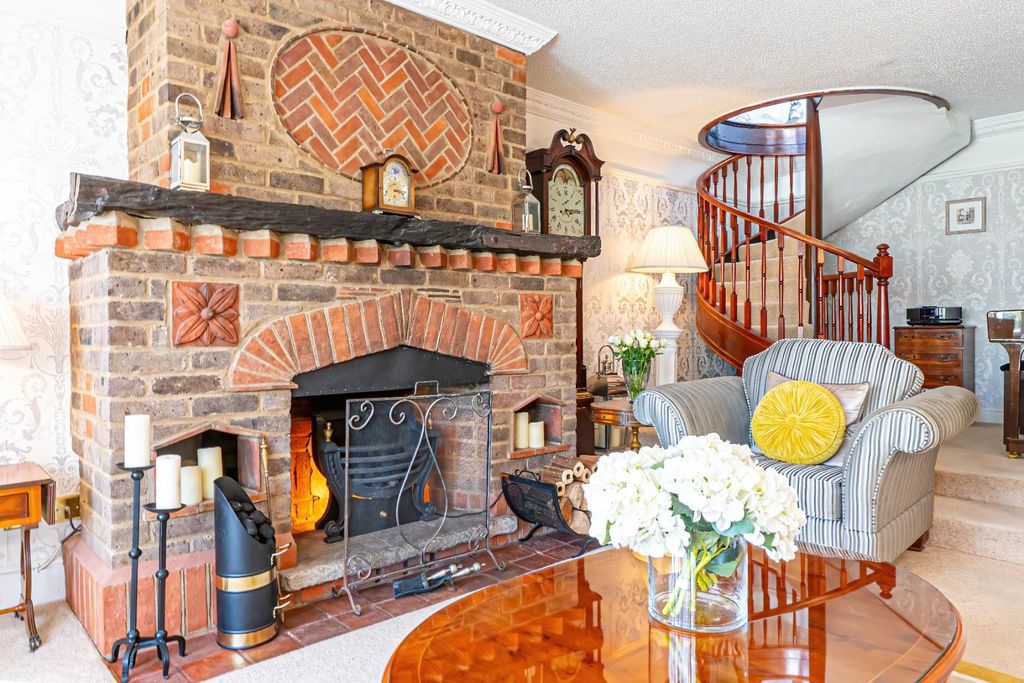 Property photo 3 of 25