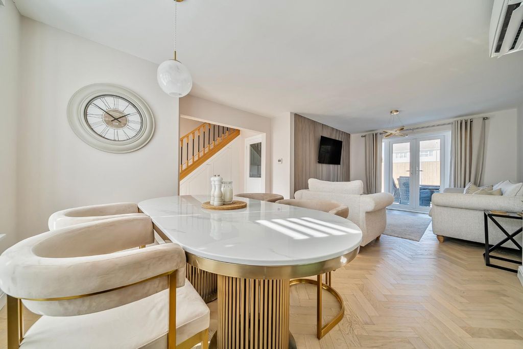 Property photo 3 of 19 1358902-17-68Dbf74c7F0Fb.Jpg