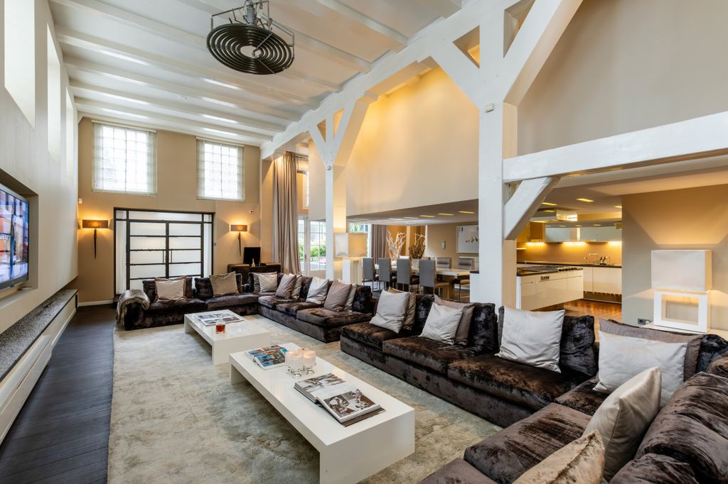 Property photo 1 of 43