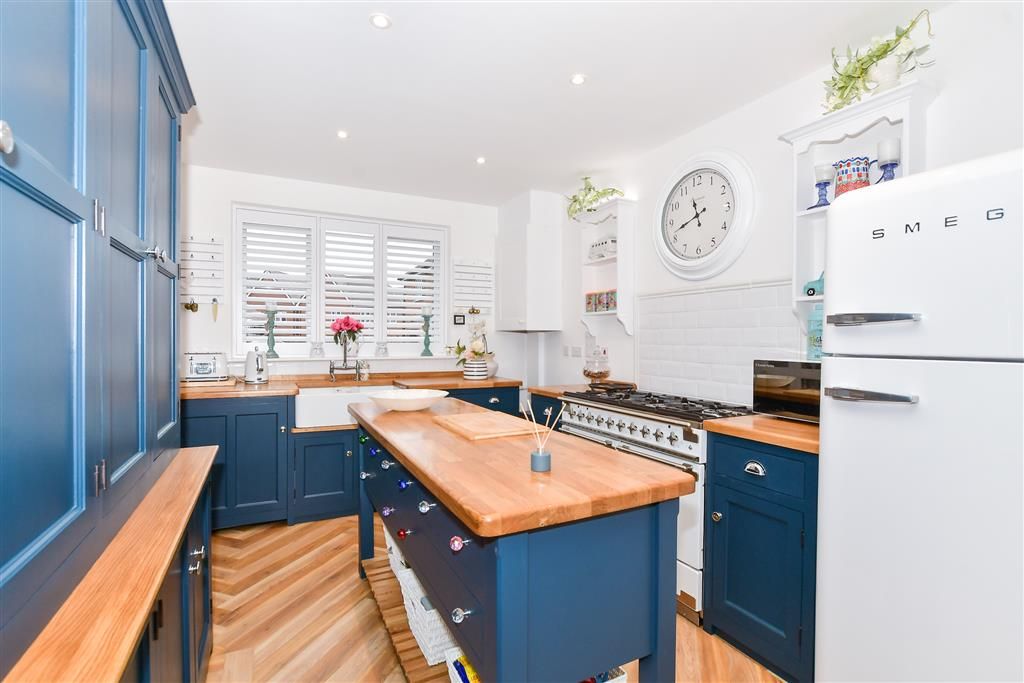 Property photo 2 of 14 Kitchen