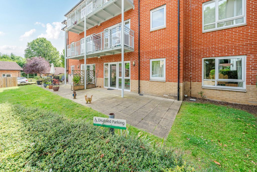 Property photo 1 of 12 1332483-8-688A0c2...