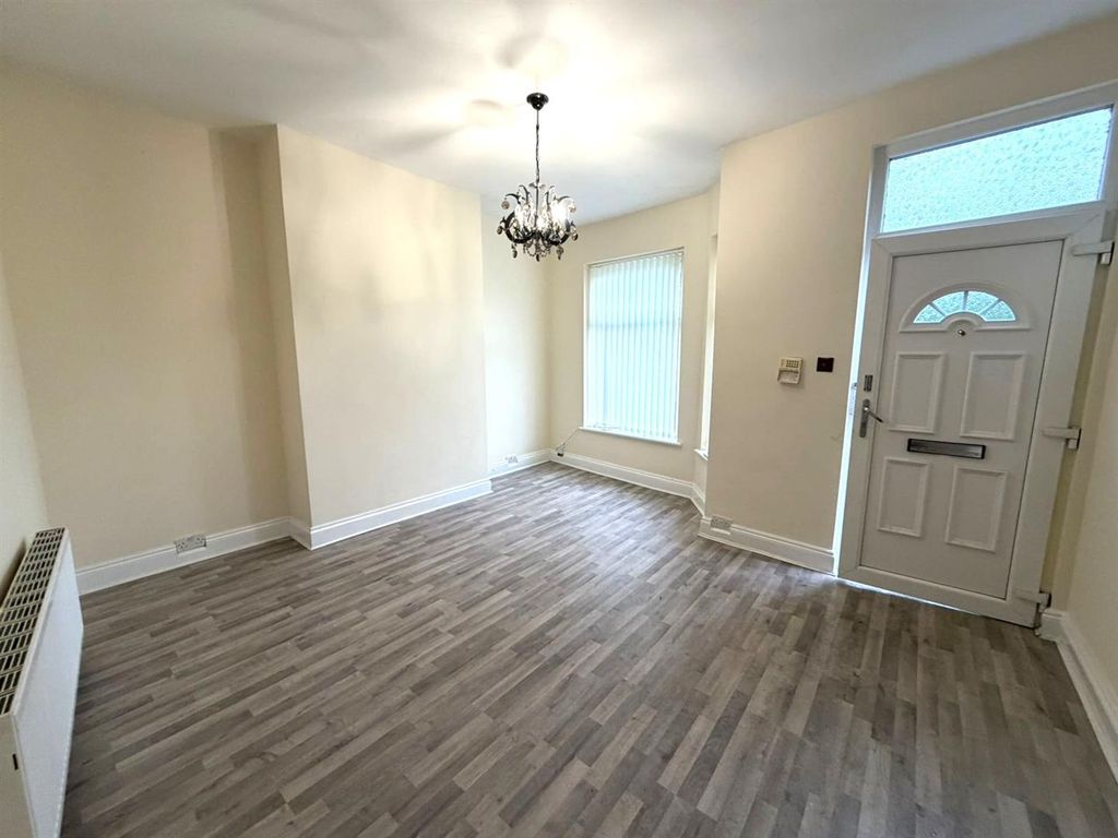 Property photo 2 of 10 Lounge