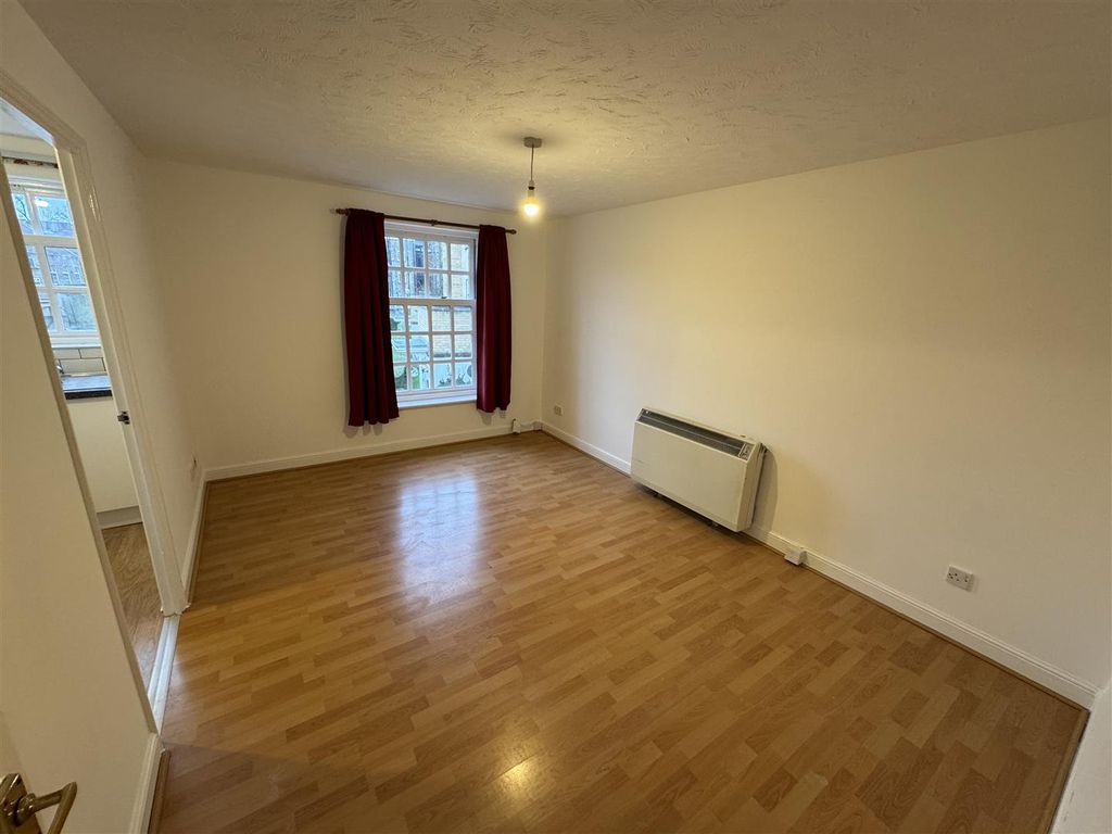 Property photo 2 of 14 Lounge