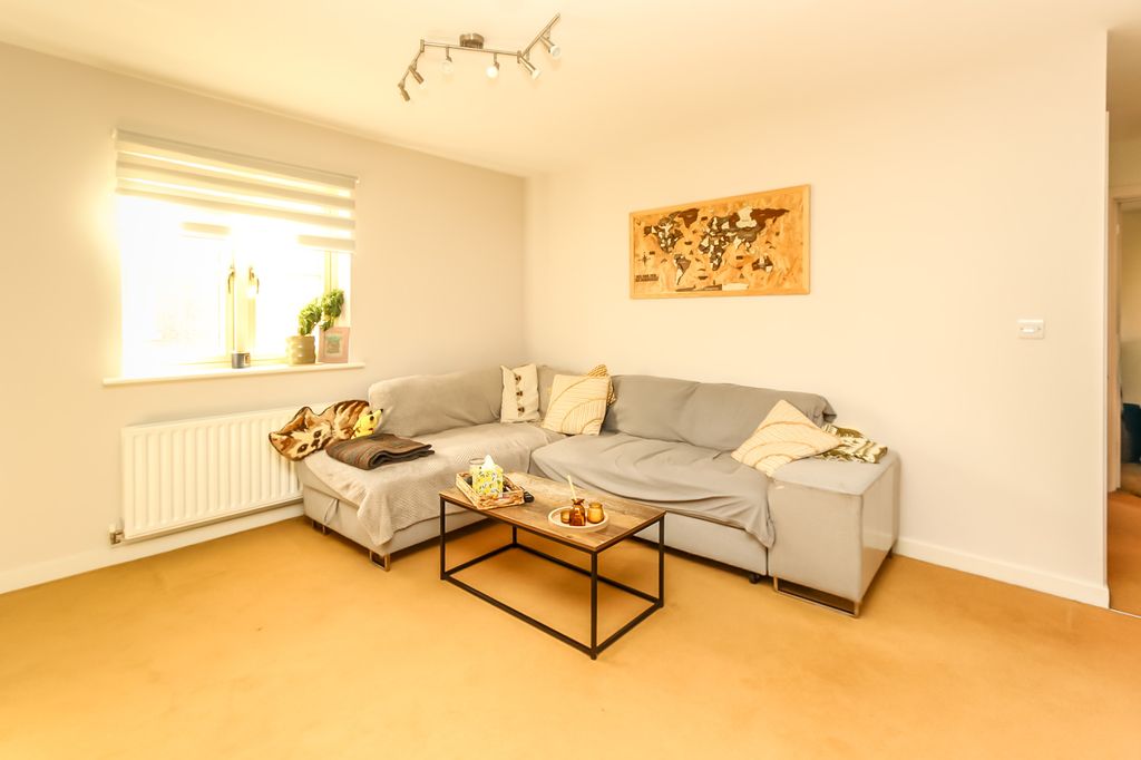 Property photo 3 of 11 Lounge Area
