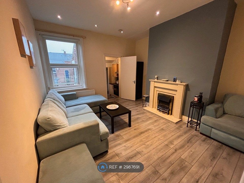 Property photo 1 of 13 Lounge