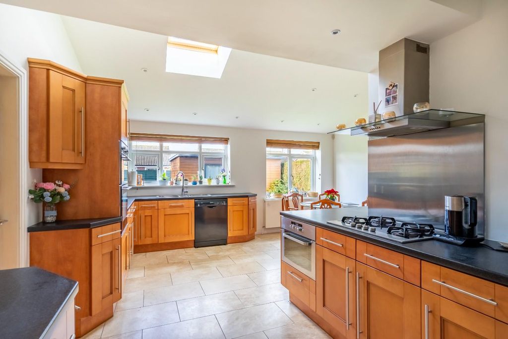 Property photo 3 of 23 Kitchen