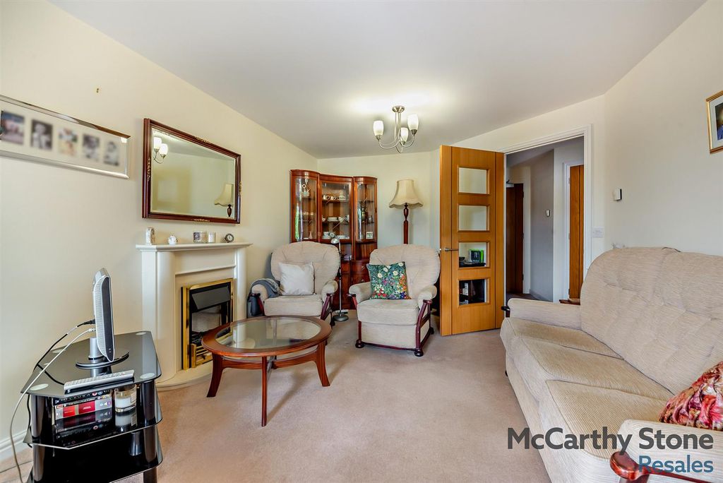 Property photo 3 of 34 8647647-Interior10-800.Jpg
