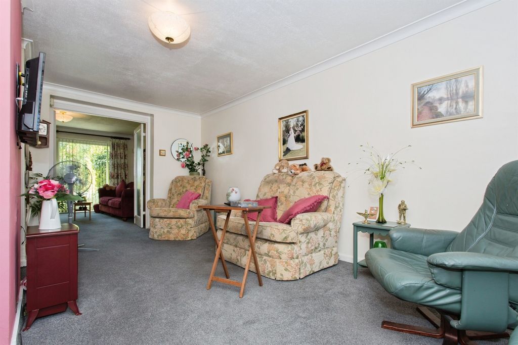 Property photo 2 of 18