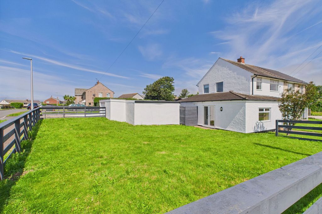 Property photo 2 of 31