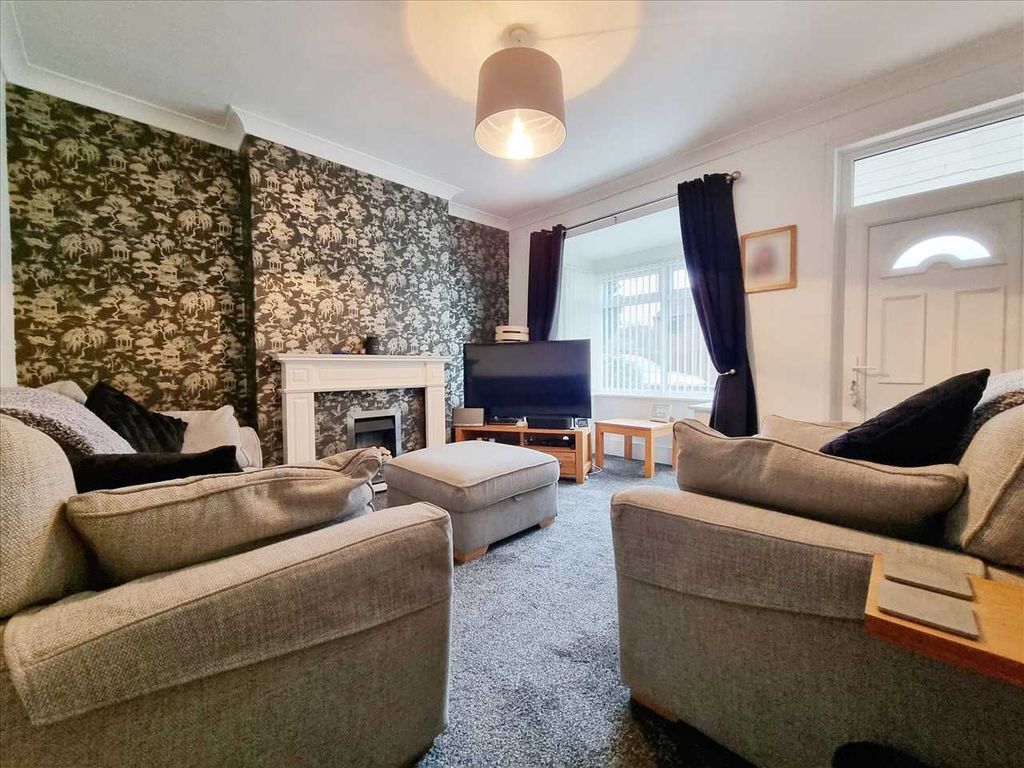 Property photo 2 of 12 Lounge: