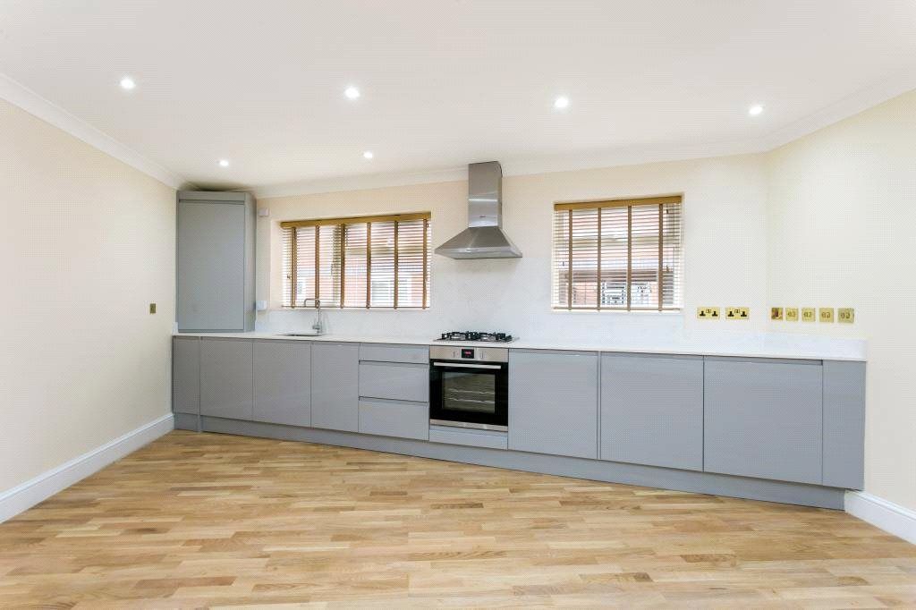 Property photo 1 of 6 Kitchen