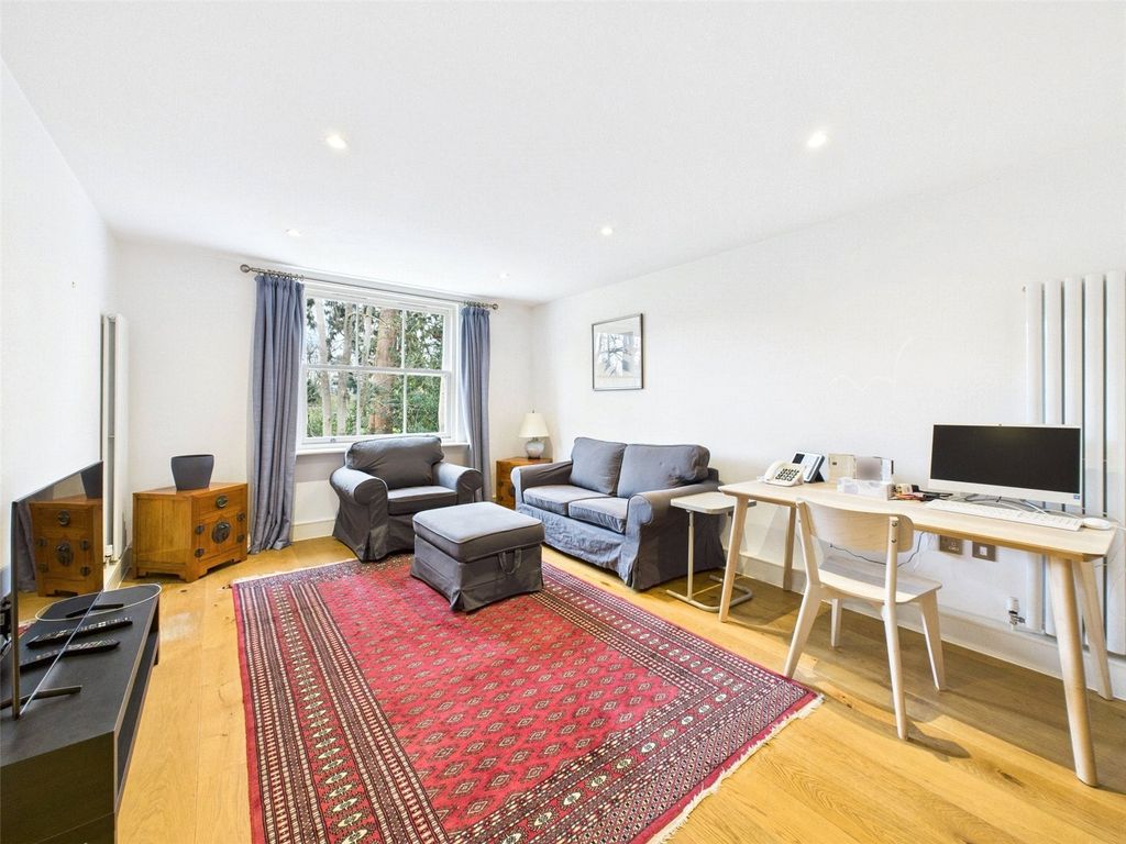 Property photo 2 of 7 Picture No. 12